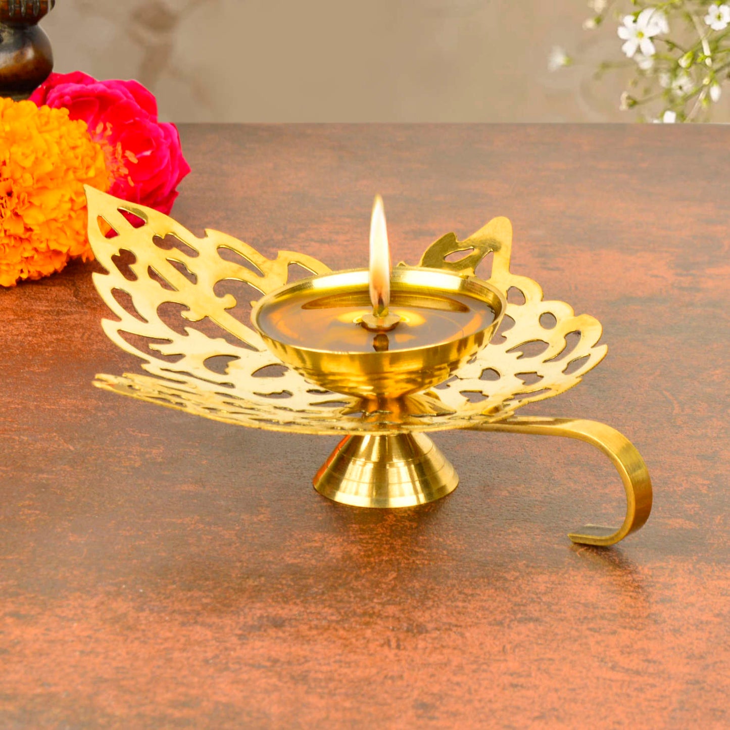 Brass Betel Leaf Shaped Cutwork Pooja Diya with Handle (L x B x H : 15 x 12 x 3 cm , Weight : 70 gm) - View 4