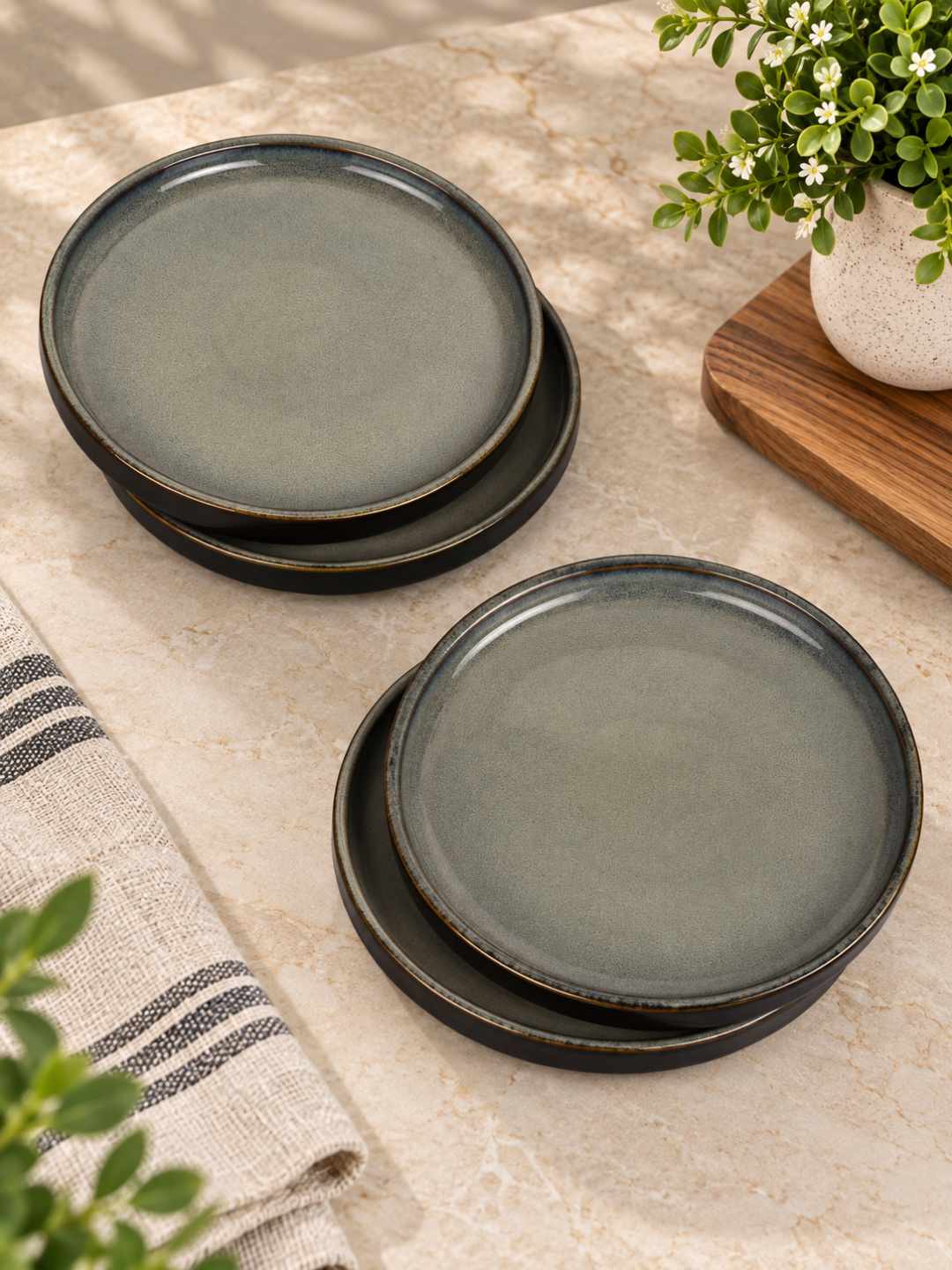 Ceramic Quarter Plates with Raised Rim - Set of 4 - Charcoal Grey - 19 cm - 1040 gm each