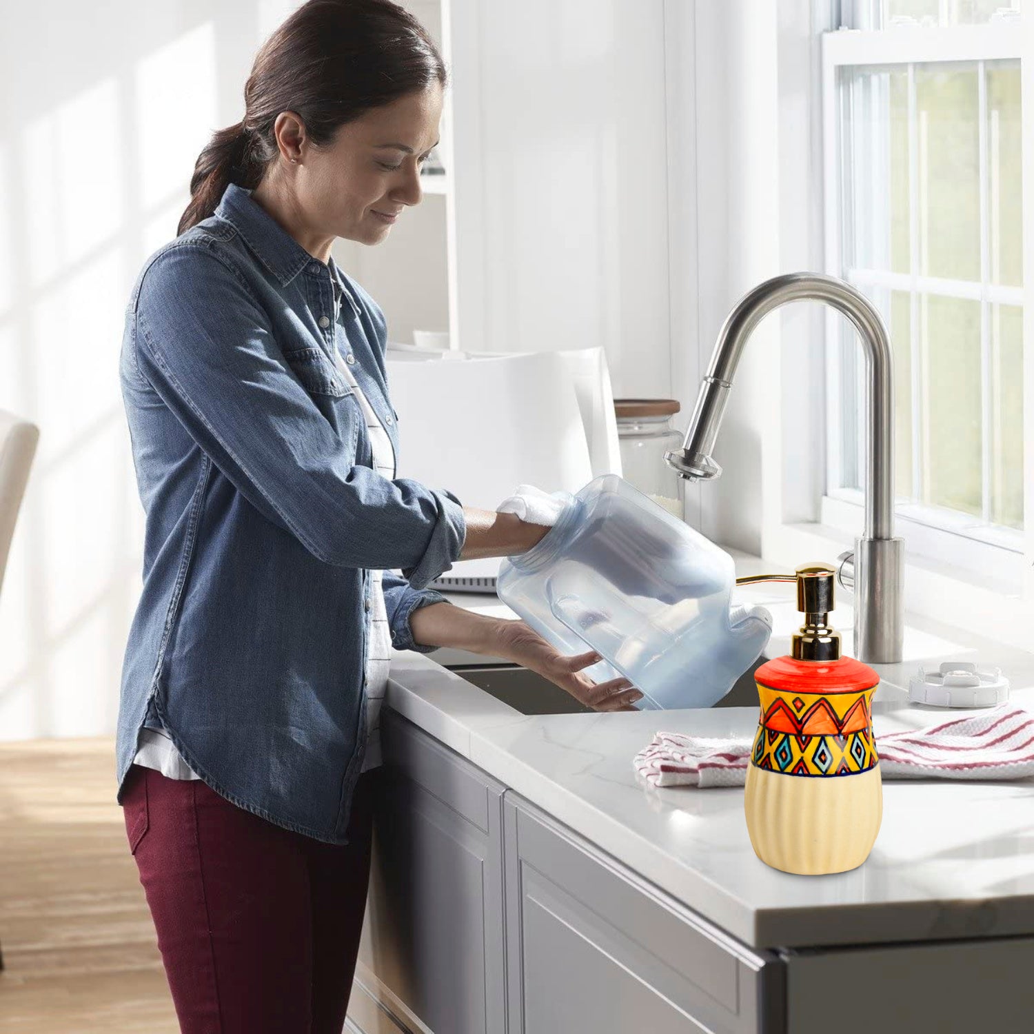 Luxurious Ceramic Hand Painted Liquid Soap Dispenser (Multicolor, L x B x H - 7 x 7 x 18 cm, 400 ml) - View 4