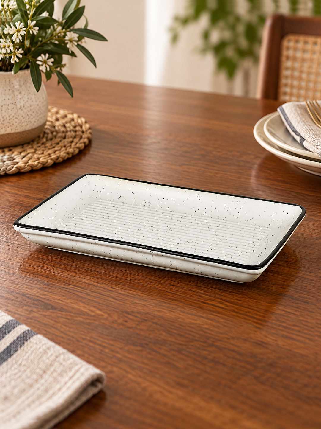 Ceramic Rectangular Serving Tray - 25 x 15 cm - Off White - 620 gm
