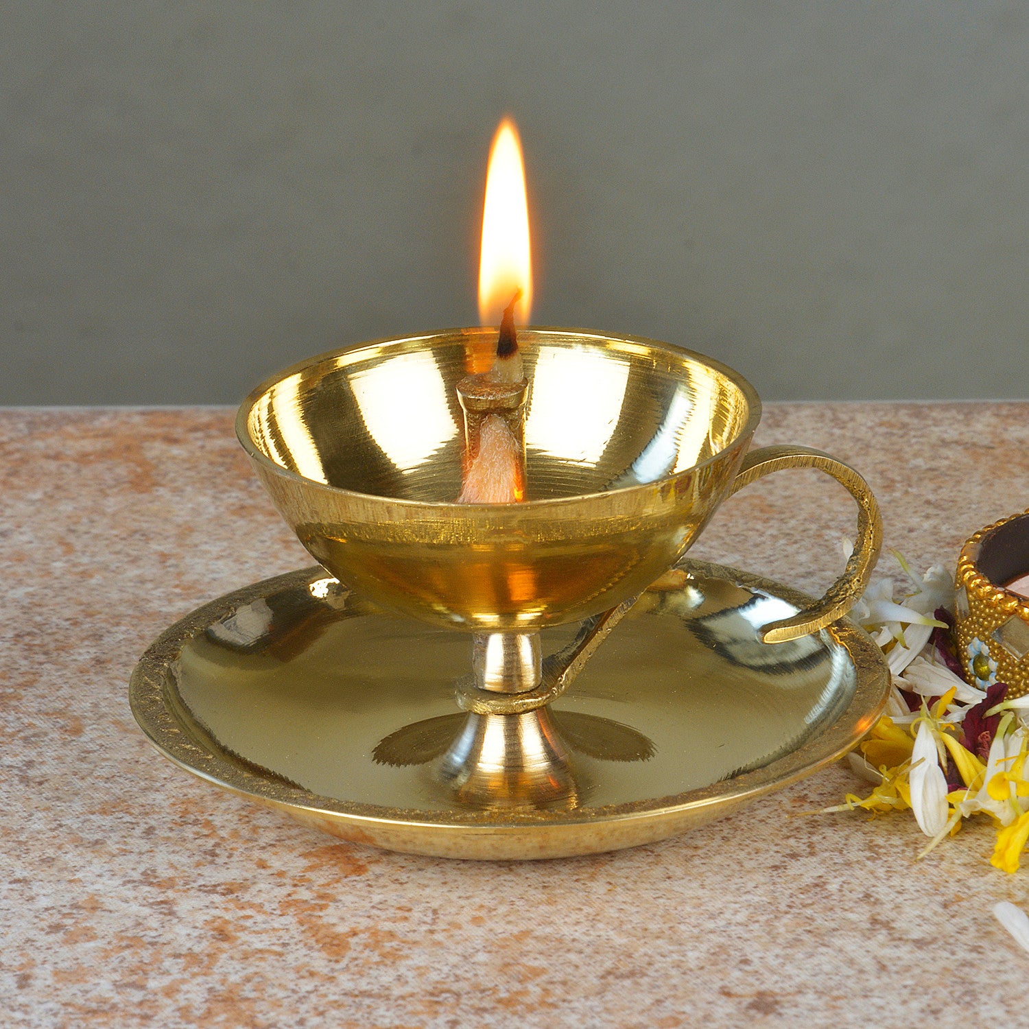 Brass Jyoti Pooja Diya with Plate (Diameter - 8 cm, Height - 5 cm, 100 gm)