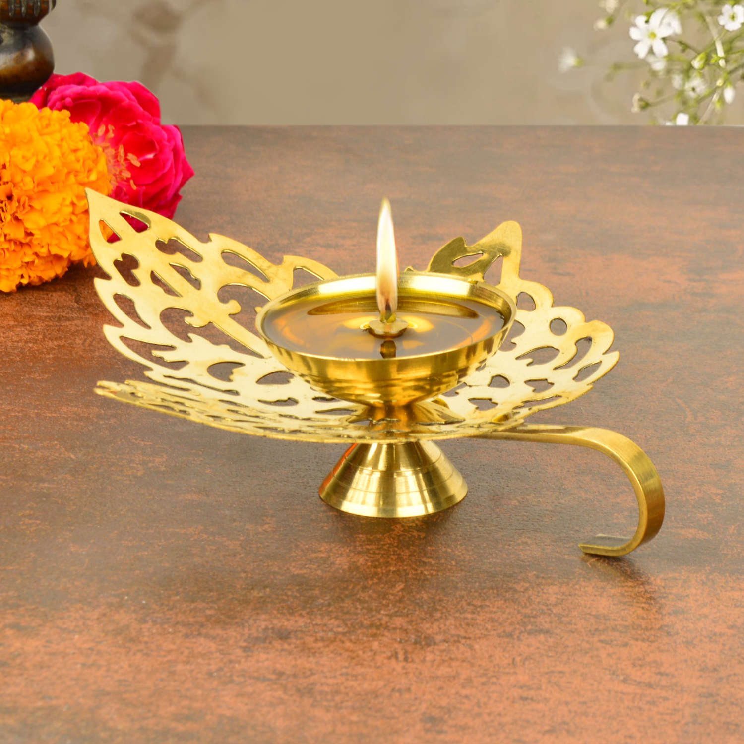 Brass Betel Leaf Shaped Cutwork Pooja Diya with Handle (L x B x H : 15 x 12 x 3 cm , Weight : 70 gm) - View 4