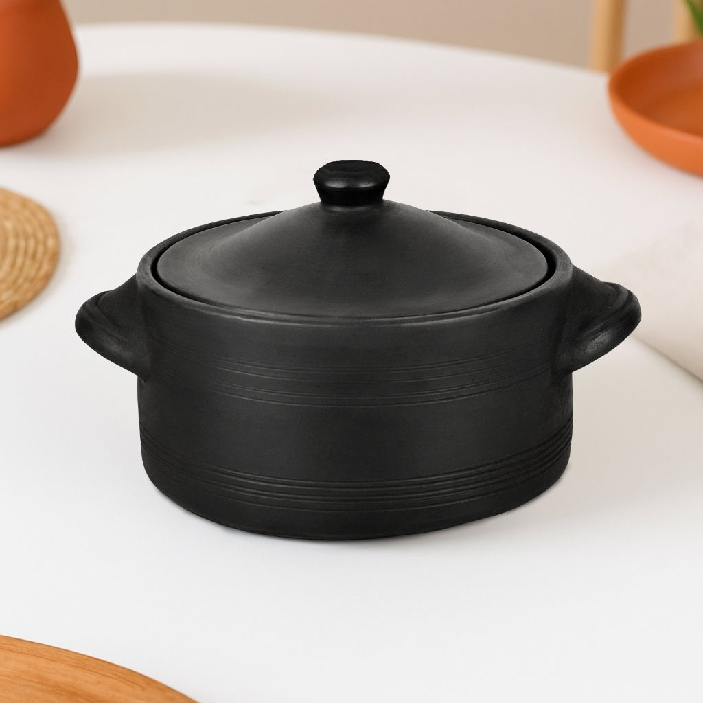 Black Clay Casserole with Lid and Handle for Cooking and Serving (2 Litre)