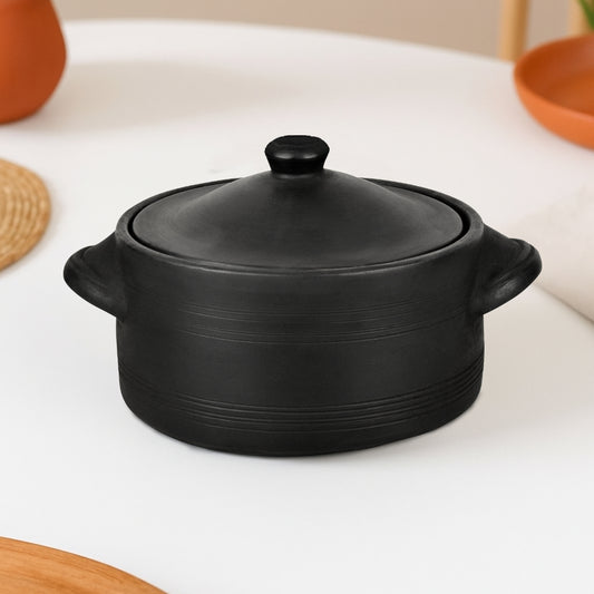 Black Clay Casserole with Lid and Handle for Cooking and Serving (2 Litre)