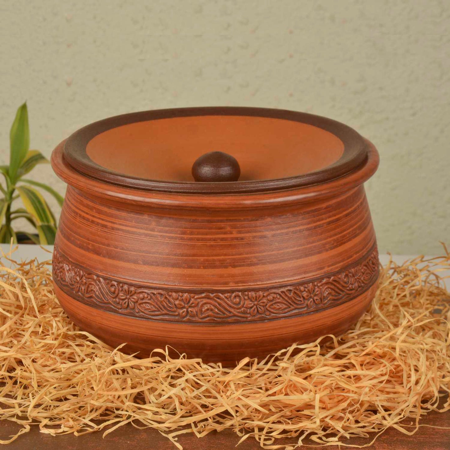 Handcrafted Earthenware Clay Handi / Pot with Lid for Cooking / Serving ( Brown , 2 Litre)