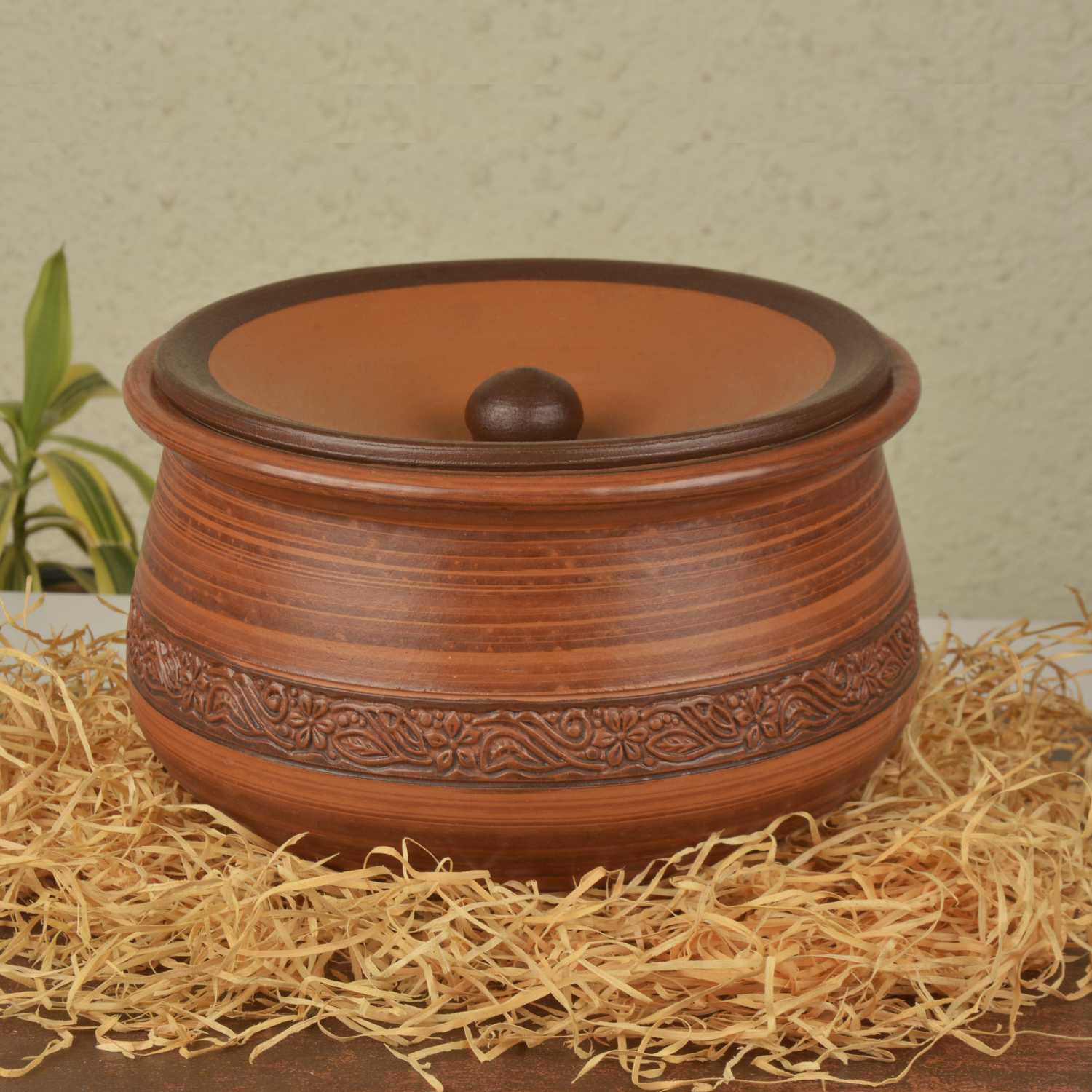 Handcrafted Earthenware Clay Handi / Pot with Lid for Cooking / Serving ( Brown , 2 Litre)